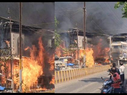 terrible fire broke out at dwarka hotel in nalasopara | नालासोपाऱ्यात द्वारका हॉटेलला भीषण आग