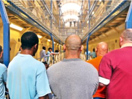 Prisoners need for work in England! | इंग्लंडमध्ये कामासाठी कैदी(च) हवेत!