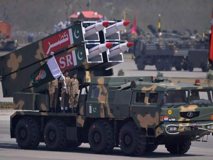 A report by the Federation of American Scientists reveals that Pakistan's government is increasing its stockpile of nuclear weapons | आर्थिक संकटाचा सामना करणाऱ्या पाकिस्तानचे ‘खायला नाही दाणा, अन्..’ 