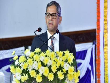 Judiciary overburdened access to justice possible if there are enough courts said CJI nv Ramana | CJI Ramana on Judiciary : न्यायपालिकांवर ताण, पुरेशी न्यायालये असतील तरच न्याय शक्य - सरन्यायाधीश रमणा