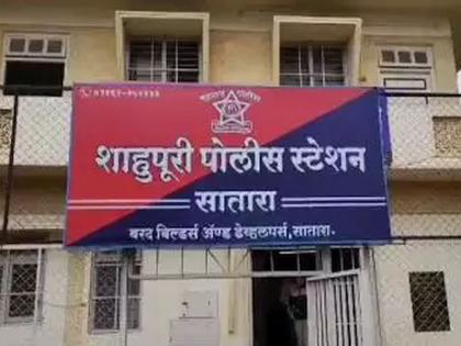 A schoolgirl was chased and molested in Satara; A case has been registered against a 17-year-old youth | साताऱ्यात शाळकरी मुलीचा पाठलाग करून विनयभंग; १७ वर्षीय तरुणावर गुन्हा दाखल