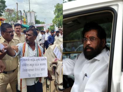 A farmer father and son who came to the meeting place of CM Eknath Shinde were detained | 'साहेब मी शेतकरी बोलतोय'; मुख्यमंत्री शिंदेंच्या सभास्थळी आलेले शेतकरी पिता-पुत्र ताब्यात