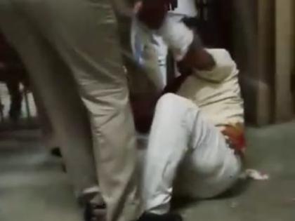 He injured himself in the court premises | न्यायालयाच्या आवारात स्वत:ला जखमी करून घेतले