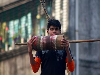 If only people stop using nylon manja, its use will stop | नायलॉन मांजा लोकांनीच या घातक वस्तूचा वापर करणे बंद केला तर त्याचा वापर थांबेल