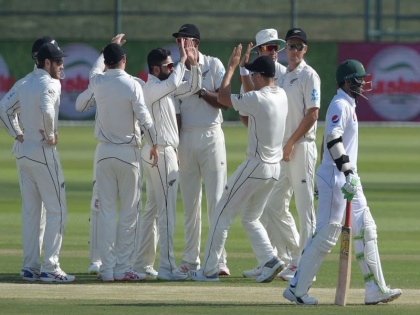 New Zealand beat Pakistan in a thrilling test match | रोमहर्षक लढतीत अखेर न्यूझीलंडचा पाकिस्तानवर विजय