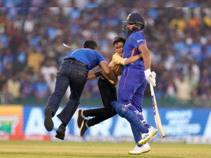 IND vs NZ, 2nd ODI Live : Rohit Sharma told the security - "let him go, he's a kid", Great gesture by the captain! | IND vs NZ, 2nd ODI Live : युवा फॅन मैदानावर शिरला अन् रोहित शर्माला मारली मिठी, त्यानंतर कॅप्टनच्या कृतीने जिंकले मन