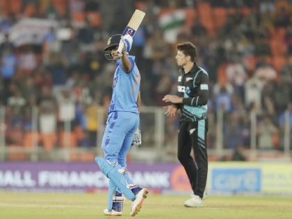 IND vs NZ, 3rd T20I Live : Maiden T20I hundred for Shubman Gill, became a fifth indian Batsman to smash at least 1 Century for in all three formats  | IND vs NZ, 3rd T20I Live : 10 चौकार, 6 षटकार! शुभमन गिलचे खणखणीत शतक; एक वेगळा पराक्रम नोंदवणारा पाचवा भारतीय ठरला