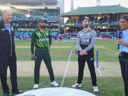 T20 World Cup, NZ vs PAK Live : New Zealand won the toss and decided to Bat first, both team play same playing Xi | T20 World Cup, NZ vs PAK Live : न्यूझीलंडचा विजय पक्का, केन विलियम्सनने दिला पाकिस्तानला जबर धक्का; चाहत्यांमध्ये सन्नाटा