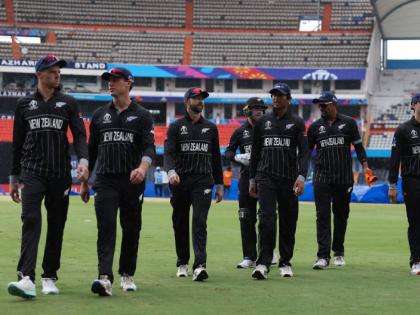 ICC Cricket World Cup Warm-up Matches PAK vs NZ : New Zealand defeated Pakistan by 5 wickets, Kiwis chase down 346 runs from just 43.4 overs against Pakistan, Bangladesh beat Sri Lanka by 7 wickets  | PAK vs NZ : न्यूझीलंडने पाकिस्तानच्या गोलंदाजांचा कचरा केला, भारतीय वंशाचा फलंदाज स्टार ठरला