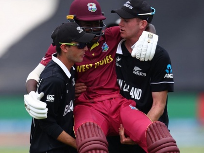 Video : Spirit of Cricket shines in U19 WC as New Zealand players carry West Indies batsman off the field | Video : न्यूझीलंड संघाची खिलाडूवृत्ती; जखमी प्रतिस्पर्धी फलंदाजाला उचलून नेलं मैदानाबाहेर
