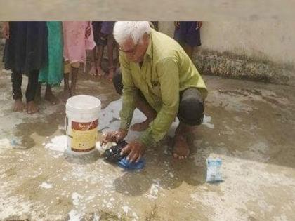 teacher sat washing the girl student's dirty clothes; Posted a photo to show as a cleanliness ambassador, but... | विद्यार्थीनीचे मळके कपडे धूत बसला शिक्षक; स्वच्छता दूत म्हणून मिरवायला फोटो पोस्ट केले, पण...