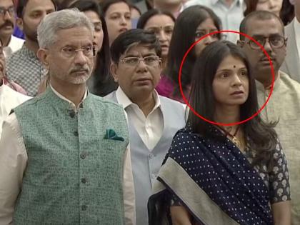 Simplicity of Akshata Murthy seen at the Padma Award ceremony at Rashtrapati Bhavan | राष्ट्रपती भवनात मागील रांगेत 'त्या' बसल्या होत्या; अधिकाऱ्यांनी पाहिले अन् तातडीने पुढे बसवलं