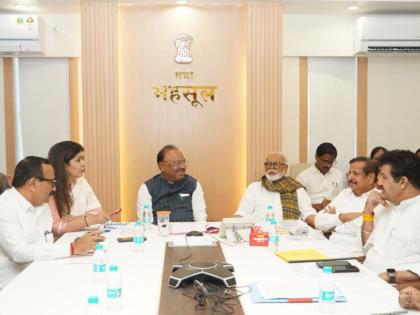 Maratha Reservation: राज्यात आजपर्यंत दिलेल्या कुणबी प्रमाणपत्रांची श्वेतपत्रिका काढावी; ओबीसी मंत्रिमंडळ उपसमितीची भूमिका - Marathi News | Maratha Reservation: A white paper should be issued on the Kunbi certificates issued till date in the state. | Latest maharashtra News at Lokmat.com