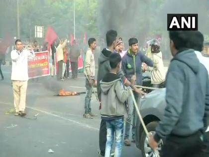 Bharat Bandh Live: ओडिसामध्ये हिंसक आंदोलन; प. बंगालमध्ये TCM-CPM कार्यकर्ते भिडले | Bharat Bandh Live: ओडिसामध्ये हिंसक आंदोलन; प. बंगालमध्ये TCM-CPM कार्यकर्ते भिडले