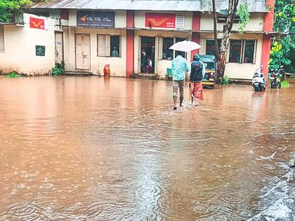 Pune rain news Should I go to the post office by boat? Citizens question | Pune rain news : पोस्ट ऑफिसमध्ये बोटीने जायचे काय? नागरिकांचा सवाल 