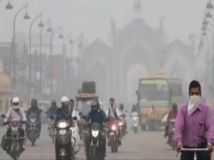 The pollution after Diwali has made it difficult to breathe in delhi | दिल्लीत ‘मास्क ऑन’, प्रदूषणामुळे झाल्या शाळा बंद; डिझेल वाहनांना बंदी