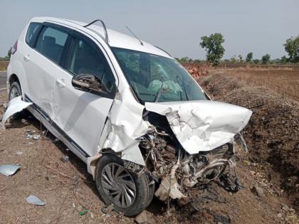 Car collides head-on, three seriously injured; Incident on Pinjar to Barshitakali road | कारची समोरासमोर धडक, तीन गंभीर जखमी; पिंजर ते बार्शिटाकळी रस्त्यावरील घटना