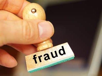 To get a loan, he slapped Haldi's wife and another | कर्ज मिळवण्यासाठी बायकोशी दगाफटका, दुसरीशी केला घरोबा To get a loan, he slapped Haldi's wife and another | कर्ज मिळवण्यासाठी बायकोशी दगाफटका, दुसरीशी केला घरोबा