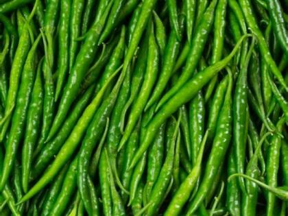 How can the price of green chillies reach 80 rupees? | हिरवी मिरची झोंबू लागली, ८० रुपयांवर पोहचली भाव कसा परवडेल?