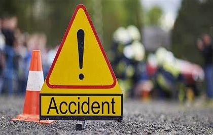 Death of father-in-law in an accident; Daughter, son-in-law injured | अपघातात सासऱ्याचा मृत्यू; मुलगी, जावई जखमी