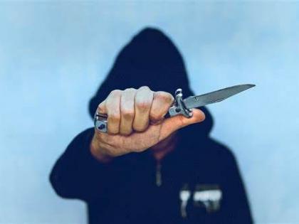 Broke into the house in broad daylight; A knife to the woman's neck | नागपुरात दिवसाढवळ्या घरात घुसून लुटले; महिलेच्या गळ्याला लावला चाकू