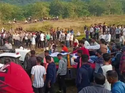 Eight people were killed when a speeding car rammed into a Dindi traveling from Kolhapur district to Pandharpur for Kartiki Vari. | वारकऱ्यांची सुरक्षा