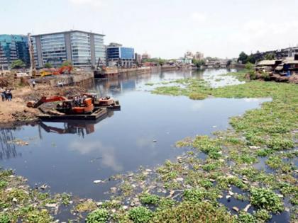 Where did Mithi River's money go?; Accusation of awarding all four works to the same contractor | मिठी नदीचा पैसा कुठे गेला?; चारही कामे एकाच कंत्राटदाराला दिल्याचा ठपका