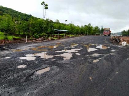 potholes on the path of Ganesha devotees; Bad condition of Mumbai-Goa highway, difficult journey for travellers | गणेशभक्तांच्या वाटेत खड्डे; मुंबई-गोवा महामार्गाची दुरवस्था, चाकरमान्यांचा प्रवास खडतर