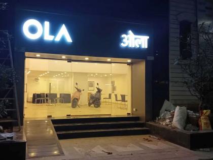 Ola electric scooters cause chaos in Maharashtra; 385 showrooms closed | ओला इलेक्ट्रीक स्कूटरवर महाराष्ट्रात गंडांतर; ३८५ शोरूम पडले बंद Ola electric scooters cause chaos in Maharashtra; 385 showrooms closed | ओला इलेक्ट्रीक स्कूटरवर महाराष्ट्रात गंडांतर; ३८५ शोरूम पडले बंद