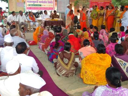 Felicitation of veteran artists at Mangarulpir | मंगरुळपीर येथे वृद्ध कलावंतांचा सत्कार