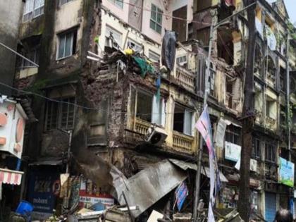 in mumbai as precautionary measures mhada has issued a notice to the landowners of the old building | तुम्ही रिडेव्हलपमेंट करा, नाही तर आम्ही ताबा घेऊ; म्हाडाच्या रडारवर जुन्या इमारती