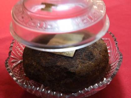 'या' परिवाराने तब्बल १४२ वर्षांपासून आजही सांभाळून ठेवलाय 'हा' केक, कारण वाचून व्हाल अवाक्...