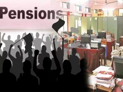 Employees strike in Pimpri Chinchwad for old pension scheme, work halted pune crime | Pune: जुन्या पेन्शन याेजनेसाठी पिंपरी चिंचवडमध्ये कर्मचाऱ्यांचा संप, कामकाज ठप्प