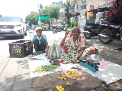 Grandmother's support to the struggle of daughter and grandson | मुलगी अन नातवाच्या संघर्षाला आजीचा आधार