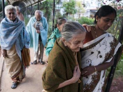 29% of the households feel the burden of senior citizens | २९ टक्के कुटुंबीयांना ज्येष्ठ नागरिक वाटतात ओझे