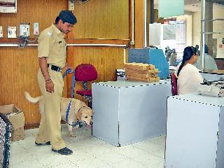 Vigilance: On the backdrop of the Chennai railway station, the increase in settlement on the Narmada junction | दक्षता : चेन्नई रेल्वेस्थानक घटनेच्या पार्श्वभूमीवरमनमाड जंक्शनवर बंदोबस्तात वाढ