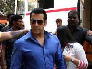 Hit and Run Case - Witness introduced to Salman Khan | हिट अँड रन प्रकरण - साक्षीदाराने पटवली सलमानची ओळख