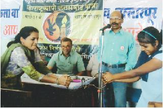 Anjan awakening program in Ballarpur | बल्लारपुरात अंनिसचा प्रबोधन कार्यक्रम Anjan awakening program in Ballarpur | बल्लारपुरात अंनिसचा प्रबोधन कार्यक्रम