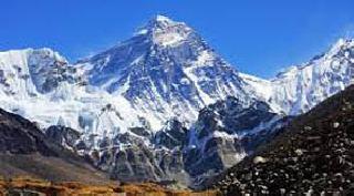 Madhura Dudhagavkar, who is striving to head the Everest | एव्हरेस्ट सर करण्याची जिद्द बाळगणारी मधुरा दुधगावकर Madhura Dudhagavkar, who is striving to head the Everest | एव्हरेस्ट सर करण्याची जिद्द बाळगणारी मधुरा दुधगावकर