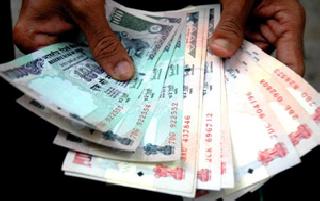 The real money for the false rain in the water | खोट्या पावसासाठी खरा पैसा पाण्यात