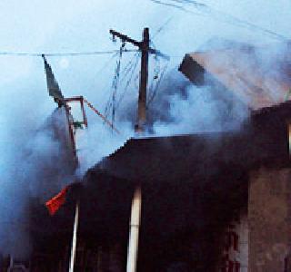The fire at the shop damaged by 75 lakhs | दुकानाला आग लागून ७५ लाखांचे नुकसान The fire at the shop damaged by 75 lakhs | दुकानाला आग लागून ७५ लाखांचे नुकसान