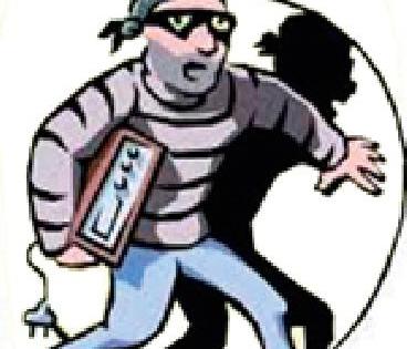 The gang of robbers confiscated fatal weapons | दरोडेखोरांची टोळी गजाआड घातक शस्त्रे जप्त The gang of robbers confiscated fatal weapons | दरोडेखोरांची टोळी गजाआड घातक शस्त्रे जप्त