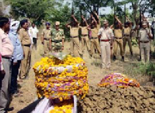 The official funeral of the martyr Sunil Durgapur | शहीद सुनीलवर दुर्गापुरात शासकीय इतमामात अंत्यसंस्कार