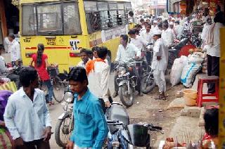 Three-way traffic in Vasamat | वसमतमधील वाहतुकीचे तीनतेरा Three-way traffic in Vasamat | वसमतमधील वाहतुकीचे तीनतेरा