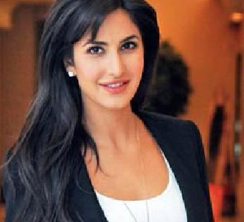 Salman-Shahrukh is far ahead of Katrina | सलमान-शाहरुखला कतरिनाने मागे टाकले Salman-Shahrukh is far ahead of Katrina | सलमान-शाहरुखला कतरिनाने मागे टाकले