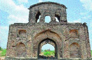 Remnants of Mughal Palace in Jadhavwadi | जाधववाडीत मुघल महालाचे अवशेष