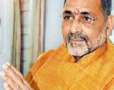 How are all terrorists in the same community? Giriraj Singh rebuked again | सर्व दहशतवादी एकाच समाजातील कसे? गिरीराज सिंह पुन्हा बरळले How are all terrorists in the same community? Giriraj Singh rebuked again | सर्व दहशतवादी एकाच समाजातील कसे? गिरीराज सिंह पुन्हा बरळले