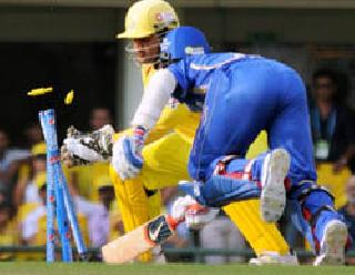 In comparison to Dhoni, other wicketkeeper leads | धोनीच्या तुलनेत अन्य यष्टिरक्षक आघाडीवर