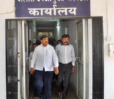 Police Vice Chancellors inquired about the corporators | नगरसेवकांची पोलीस उपआयुक्तांकडून चौकशी Police Vice Chancellors inquired about the corporators | नगरसेवकांची पोलीस उपआयुक्तांकडून चौकशी