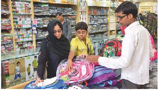 Better expensive: textbooks increase by 15 percent | दप्तर महागले : पाठय़पुस्तकांच्या किमतीत १५ टक्क्यांची वाढ Better expensive: textbooks increase by 15 percent | दप्तर महागले : पाठय़पुस्तकांच्या किमतीत १५ टक्क्यांची वाढ